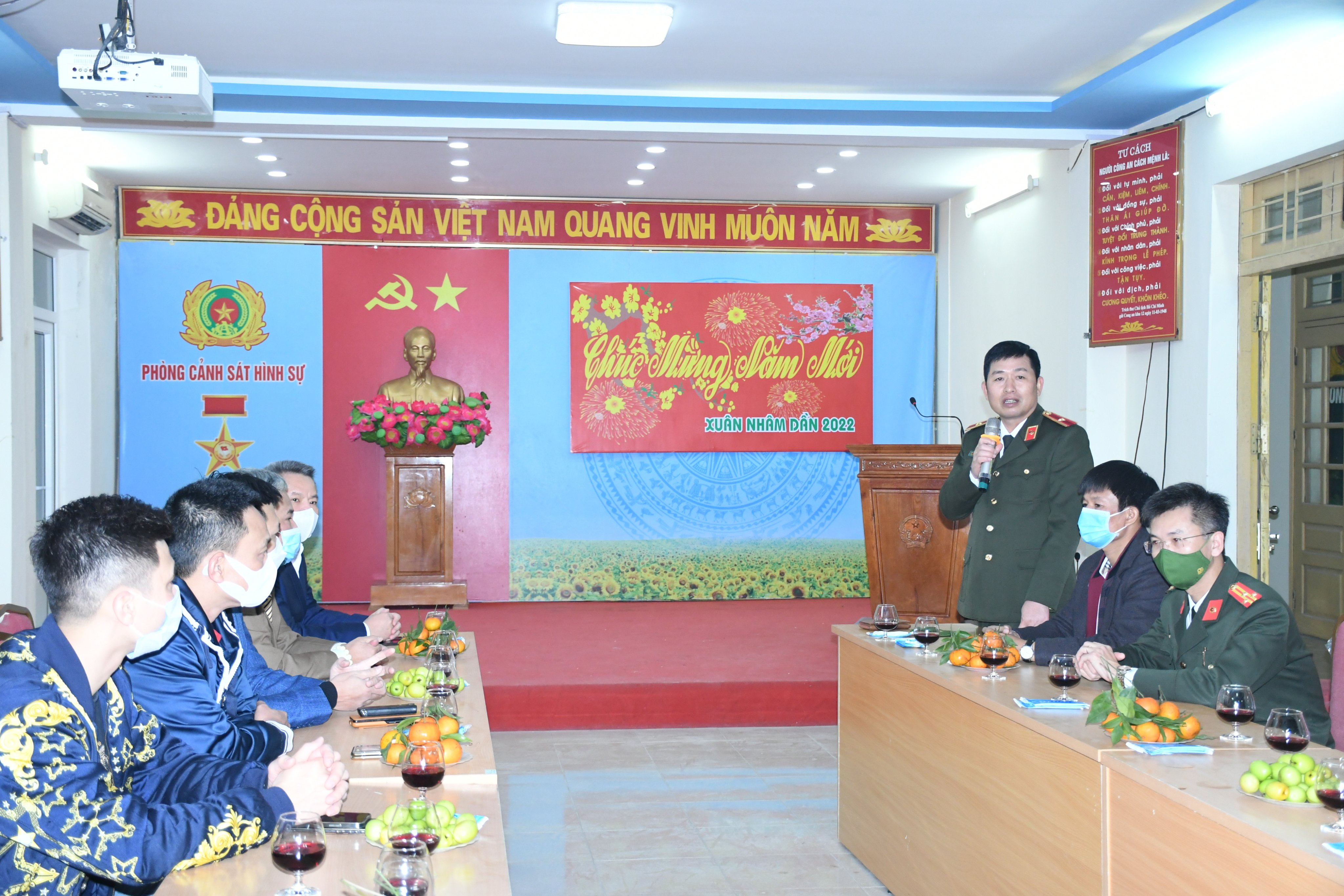 Giám đốc CATP thăm, chúc Tết Phòng Cảnh sát Hình sự